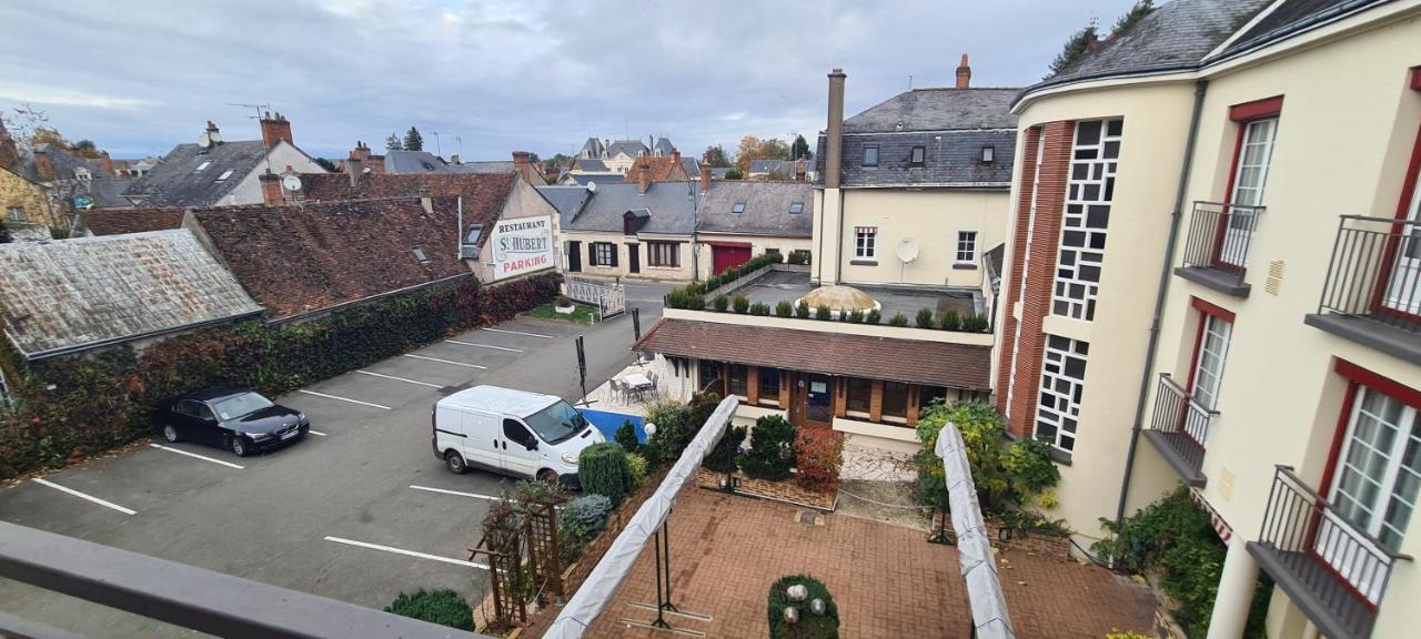 Logis Hotel Saint-Hubert Cour-Cheverny Exterior photo